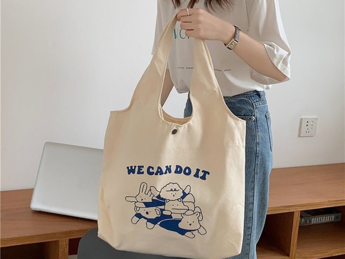 Mẫu túi vải canvas in hình quay xách tròn