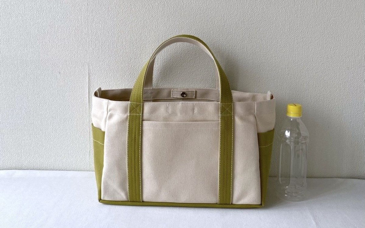 Túi xách canvas phối màu ấn tượng