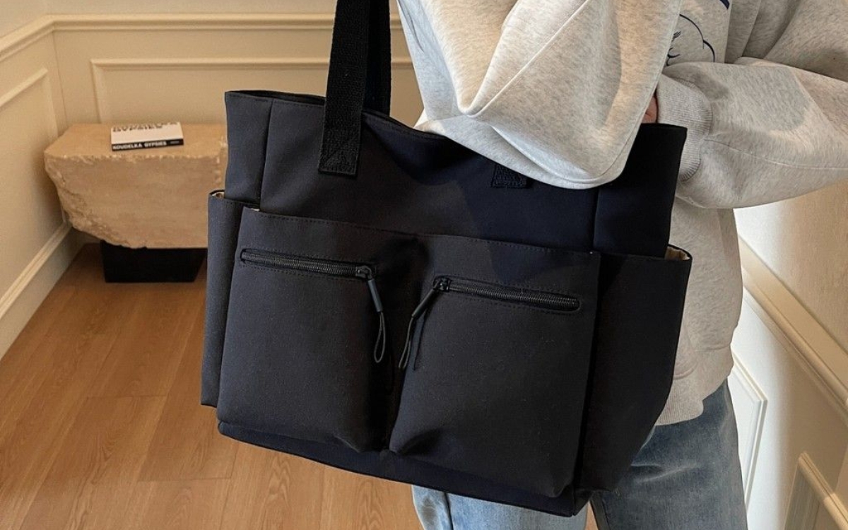 Túi canvas đen đeo chéo