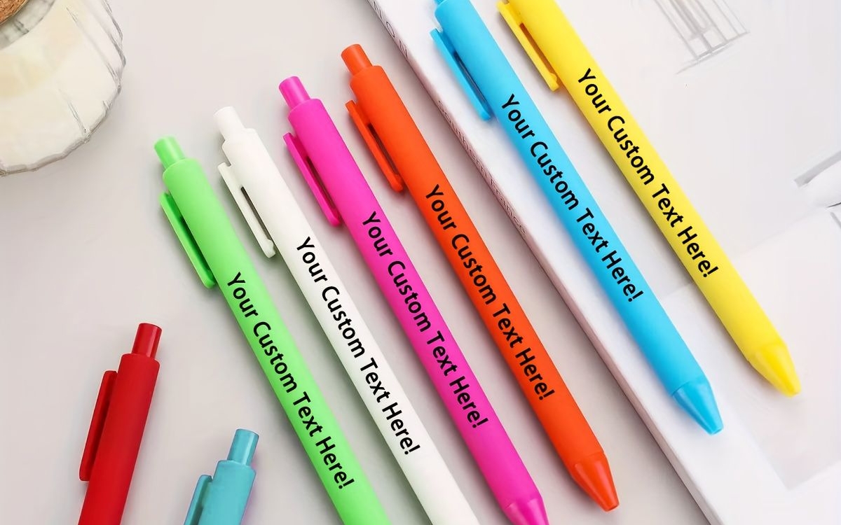 Bút bi nhựa in logo