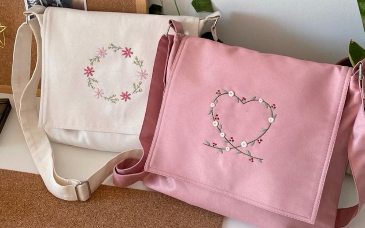 Túi đeo chéo thêu hình