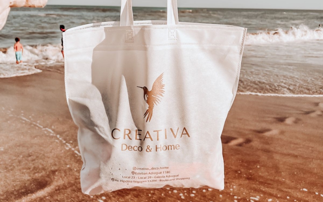 Túi vải không dệt màu trắng in logo