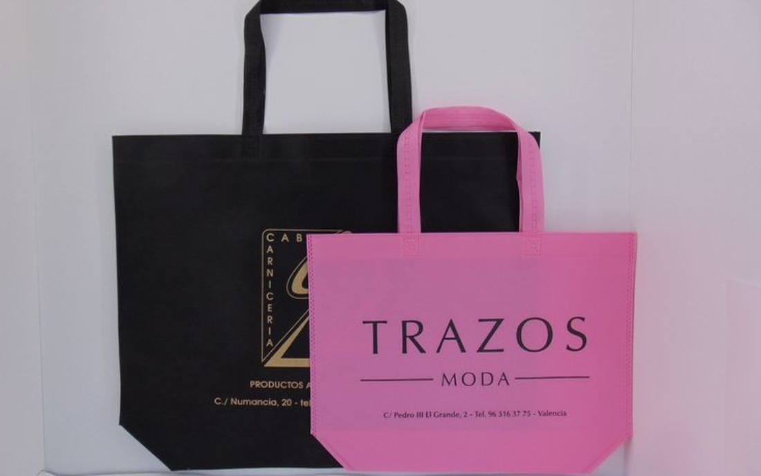 Túi vải không dệt giúp món quá trở nên trang trọng