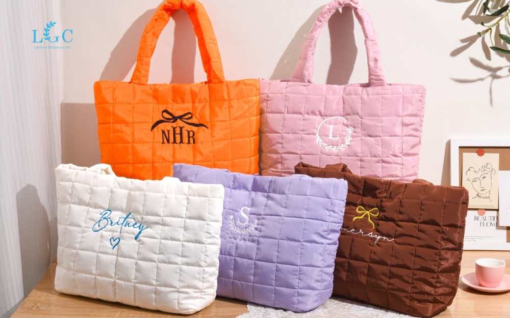 Túi tote chần bông in logo thương hiệu
