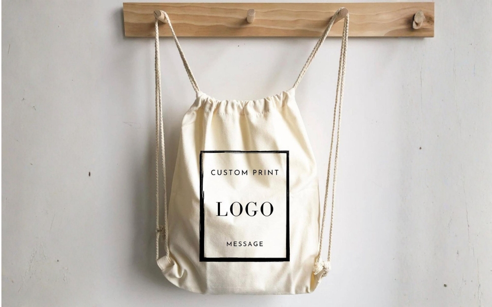 Mẫu balo vải canvas nổi bật thương hiệu ở trước