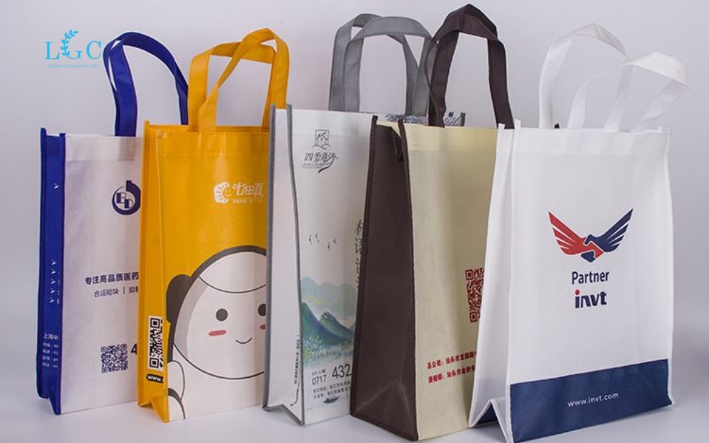 Túi hình hộp in họa tiết ấn tượng